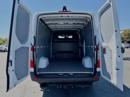 Mercedes-Benz Sprinter Crew Van Standard Roof 4-Cyl Diesel 2500 Standard Roof I4 Diesel 144" RWD 2026