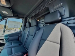 Mercedes-Benz Sprinter Crew Van Standard Roof 4-Cyl Diesel 2500 Standard Roof I4 Diesel 144" RWD 2026