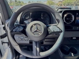 Mercedes-Benz Sprinter Crew Van Standard Roof 4-Cyl Diesel 2500 Standard Roof I4 Diesel 144" RWD 2026