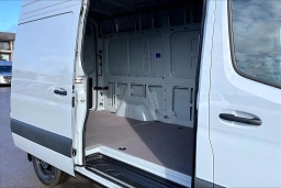 Mercedes-Benz Sprinter Crew Van Standard Roof 4-Cyl Diesel 2500 Standard Roof I4 Diesel 144" RWD 2026
