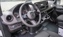 Mercedes-Benz Sprinter Crew Van Standard Roof 4-Cyl Diesel 2500 Standard Roof I4 Diesel 144" RWD 2026