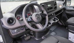 Mercedes-Benz Sprinter Crew Van Standard Roof 4-Cyl Diesel 2500 Standard Roof I4 Diesel 144" RWD 2026