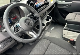 Mercedes-Benz Sprinter Crew Van Standard Roof 4-Cyl Diesel 2500 Standard Roof I4 Diesel 144" RWD 2026