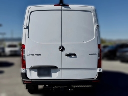 Mercedes-Benz Sprinter Crew Van Standard Roof 4-Cyl Diesel 2500 Standard Roof I4 Diesel 144" RWD 2026