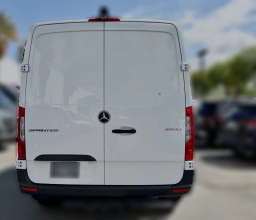 Mercedes-Benz Sprinter Crew Van Standard Roof 4-Cyl Diesel 2500 Standard Roof I4 Diesel 144" RWD 2026