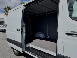 Mercedes-Benz Sprinter Crew Van Standard Roof 4-Cyl Diesel 2500 Standard Roof I4 Diesel 144" RWD 2026