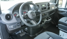 Mercedes-Benz Sprinter Crew Van Standard Roof 4-Cyl Diesel 2500 Standard Roof I4 Diesel 144" RWD 2026