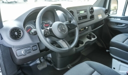 Mercedes-Benz Sprinter Crew Van Standard Roof 4-Cyl Diesel 2500 Standard Roof I4 Diesel 144" RWD 2026