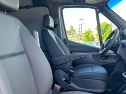 Mercedes-Benz Sprinter Crew Van High Roof 4-Cyl Diesel 2500 High Roof I4 Diesel 170" RWD 2026