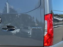 Mercedes-Benz Sprinter Crew Van High Roof 4-Cyl Diesel 2500 High Roof I4 Diesel 170" RWD 2026