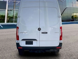 Mercedes-Benz Sprinter Cargo Van High Roof 4-Cyl Diesel 2500 High Roof I4 Diesel 170" RWD 2025