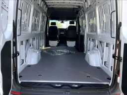 Mercedes-Benz Sprinter Cargo Van High Roof 4-Cyl Diesel 2500 High Roof I4 Diesel 170" RWD 2025