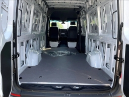 Mercedes-Benz Sprinter Cargo Van High Roof 4-Cyl Diesel 2500 High Roof I4 Diesel 170" RWD 2025