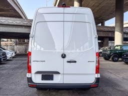 Mercedes-Benz Sprinter Crew Van High Roof 4-Cyl Diesel 2500 High Roof I4 Diesel 170" RWD 2026