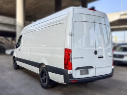 Mercedes-Benz Sprinter Crew Van High Roof 4-Cyl Diesel 2500 High Roof I4 Diesel 170" RWD 2026