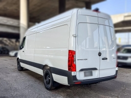 Mercedes-Benz Sprinter Crew Van High Roof 4-Cyl Diesel 2500 High Roof I4 Diesel 170" RWD 2026