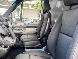 Mercedes-Benz Sprinter Crew Van High Roof 4-Cyl Diesel 2500 High Roof I4 Diesel 170" RWD 2026