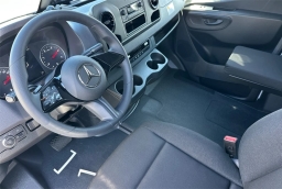 Mercedes-Benz Sprinter Crew Van Standard Roof 4-Cyl Diesel HO 2500 Standard Roof I4 Diesel HO 144" RWD 2026