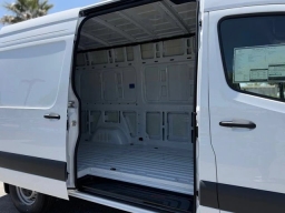 Mercedes-Benz Sprinter Crew Van Standard Roof 4-Cyl Diesel HO 2500 Standard Roof I4 Diesel HO 144" RWD 2026