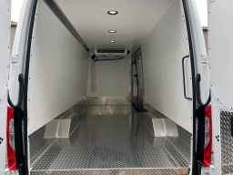 Mercedes-Benz Sprinter Cargo Van High Roof 4-Cyl Diesel HO 2500 High Roof I4 Diesel HO 170" RWD 2025