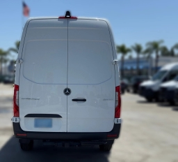 Mercedes-Benz Sprinter Crew Van High Roof 4-Cyl Diesel HO 2500 High Roof I4 Diesel HO 170" RWD 2026