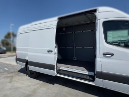 Mercedes-Benz Sprinter Crew Van High Roof 4-Cyl Diesel HO 2500 High Roof I4 Diesel HO 170" RWD 2026