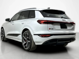 Audi SQ6 e-tron Premium Plus quattro 2025
