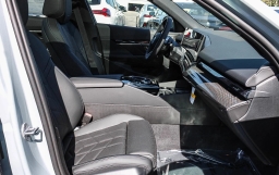 BMW 5 Series 550e xDrive Sedan 2027