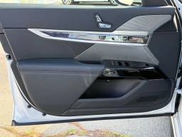 BMW 7 Series 740i xDrive Sedan 2026
