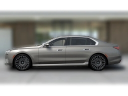 BMW 7 Series 740i xDrive Sedan 2027