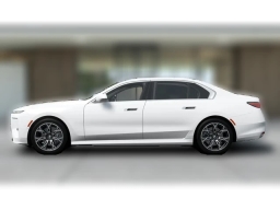 BMW 7 Series 740i xDrive Sedan 2027
