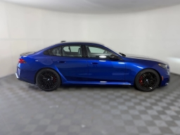 BMW M5 Base (A8) Sedan 2026