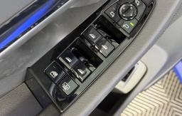 BMW M5 Base (A8) Sedan 2026