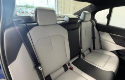 BMW M5 Base (A8) Sedan 2026