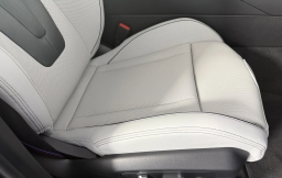 BMW M5 Base (A8) Sedan 2026