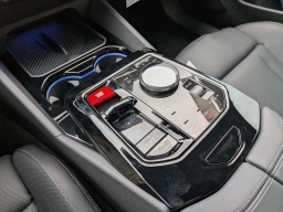 BMW M5 Base (A8) Sedan 2026