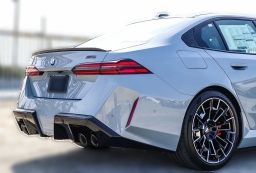 BMW M5 Base (A8) Sedan 2026