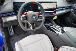 BMW M5 Base (A8) Sedan 2026