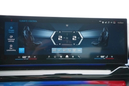 BMW M5 Base (A8) Sedan 2026