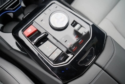 BMW M5 Base (A8) Sedan 2026