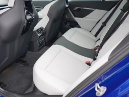 BMW M5 Base (A8) Sedan 2026
