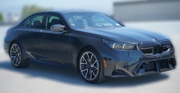 BMW M5 Base (A8) Sedan 2026