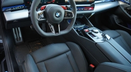 BMW M5 Base (A8) Sedan 2026