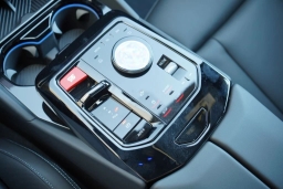 BMW M5 Base (A8) Sedan 2026