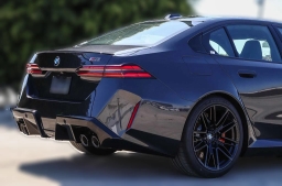BMW M5 Base (A8) Sedan 2026