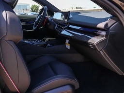 BMW M5 Base (A8) Sedan 2026