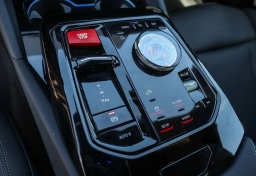 BMW M5 Base (A8) Sedan 2026
