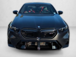 BMW M5 Base (A8) Sedan 2026