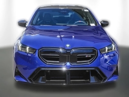 BMW M5 Base (A8) Sedan 2026