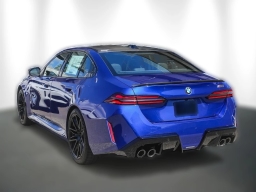 BMW M5 Base (A8) Sedan 2026